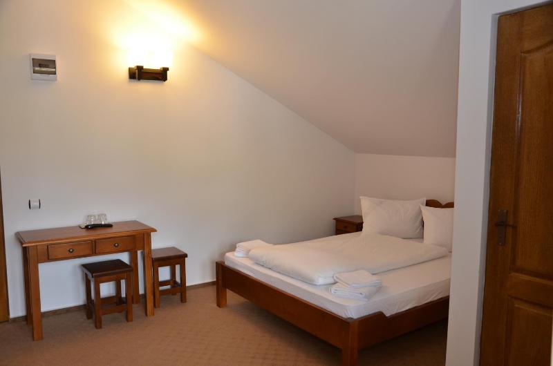 Double Room with Private Bathroom and One Extra Bed image 3