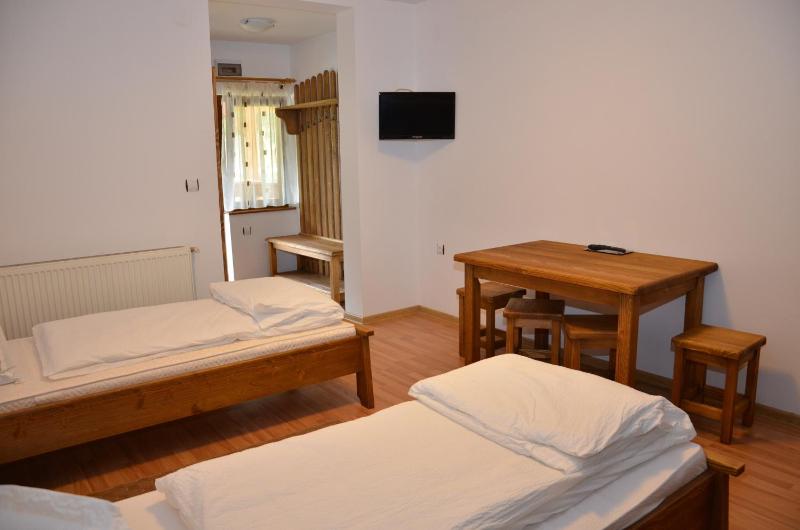 Double Room with Private Bathroom and Two Extra Beds image 3