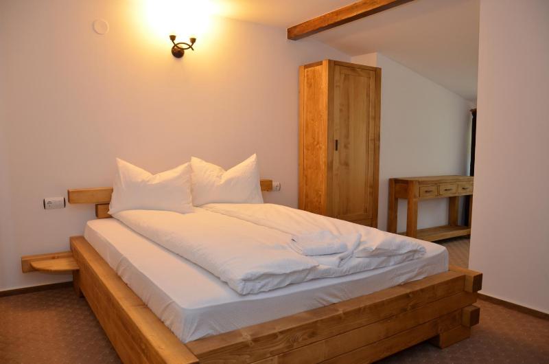 Double Room with Private Bathroom image 4