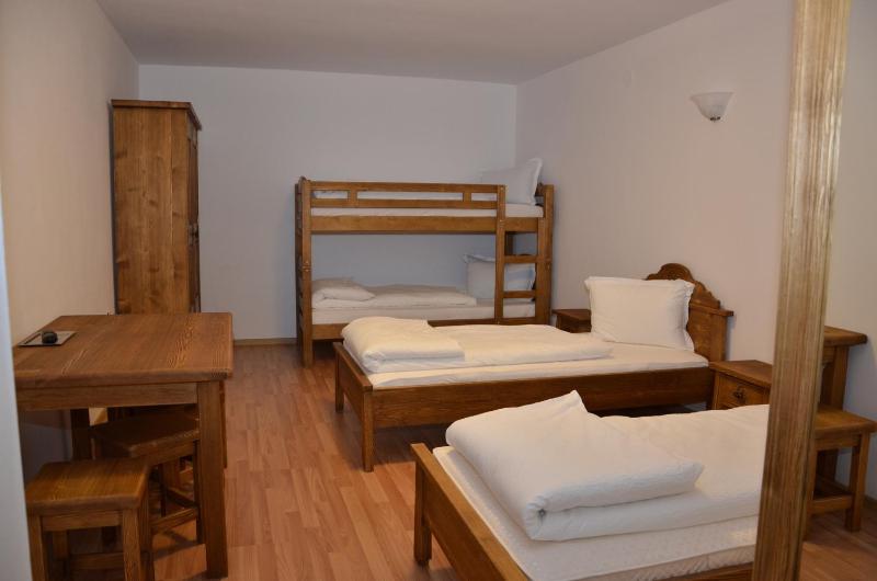 Double Room with Private Bathroom and Two Extra Beds image 2