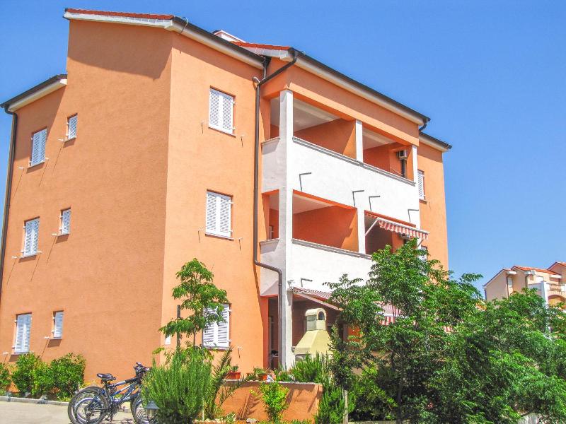 Apartment Damir - image 10