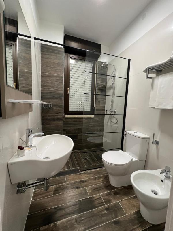 Tiby Hotel - image 30