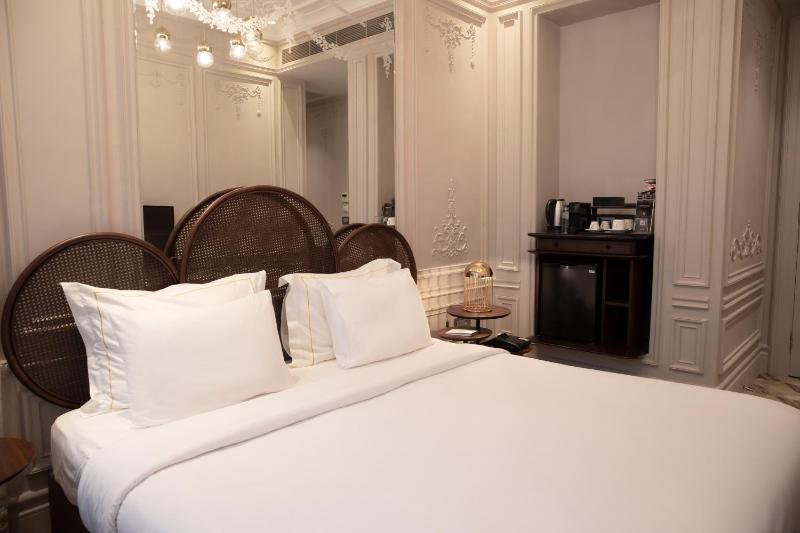 Superior City Room image 3