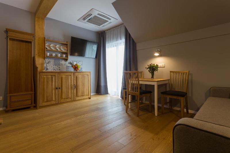 Luxury One-Bedroom Apartment III image 1