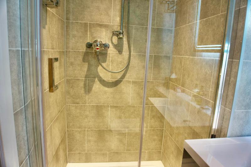 Superior Triple Room image 2