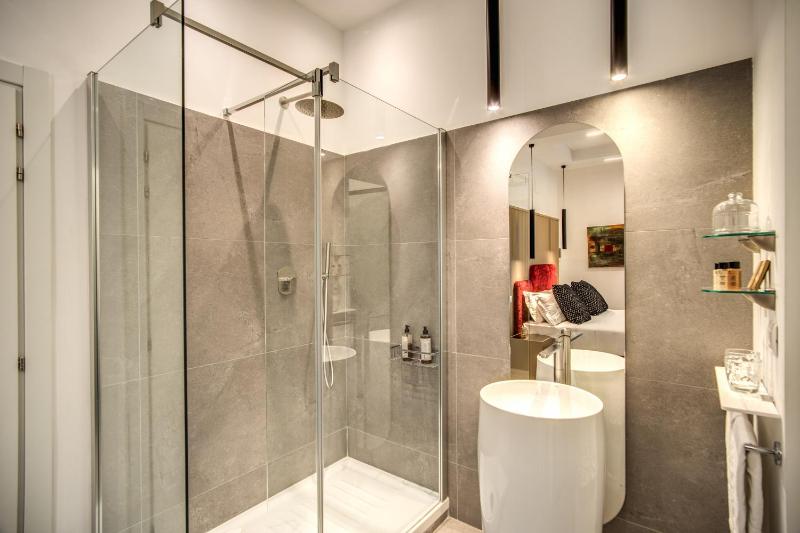 Superior Triple Room with View image 2