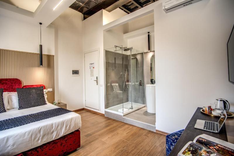 Superior Double or Twin Room with View image 3