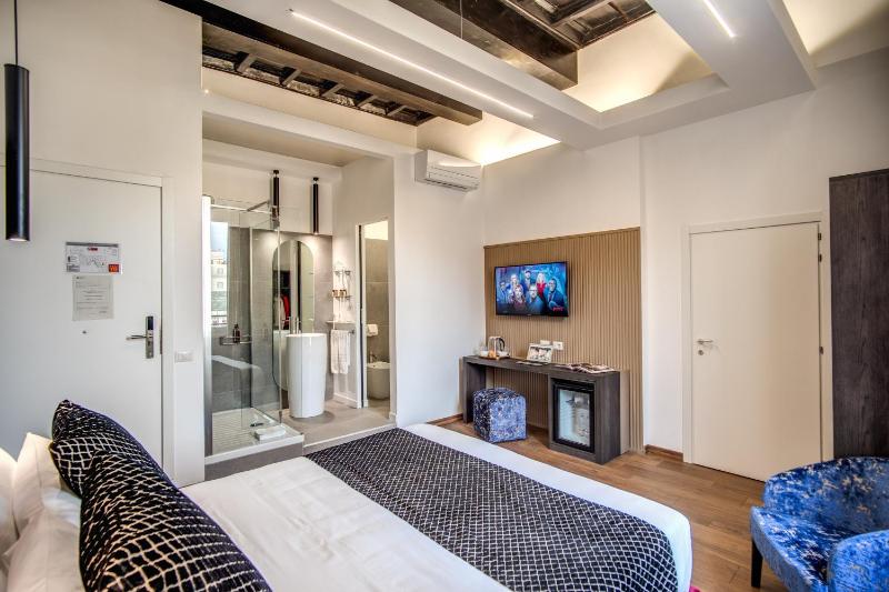 Superior Double or Twin Room with View image 2