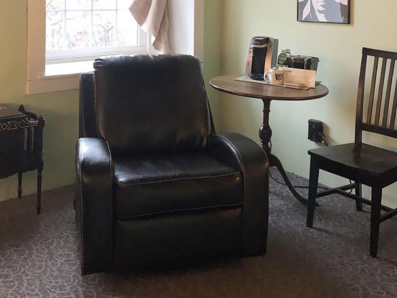 Standard Queen Room image 3