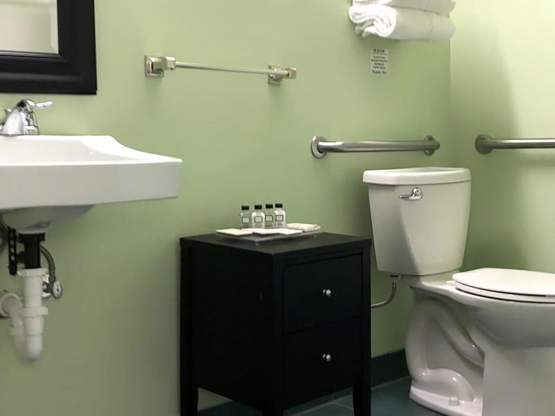 Standard Queen Room image 2