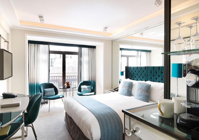 Deluxe Room image 3
