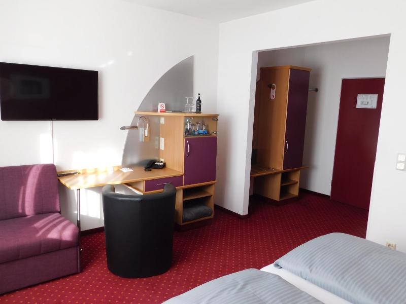Double Room image 4