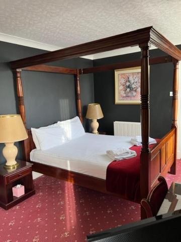 Classic Double Room image 3