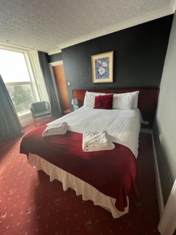 Classic Double Room image 2