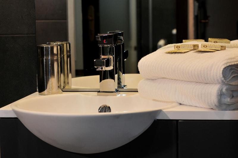 Double or Twin Room image 4