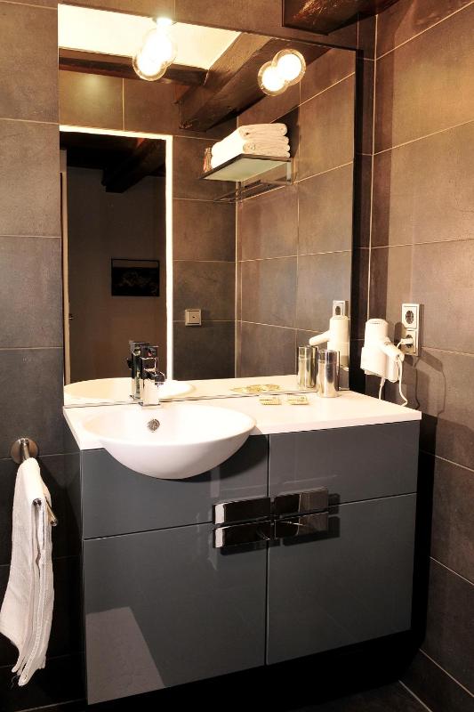 Double or Twin Room image 3