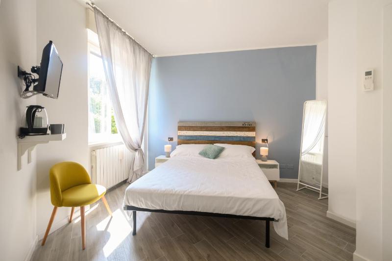 Standard Double Room image 3