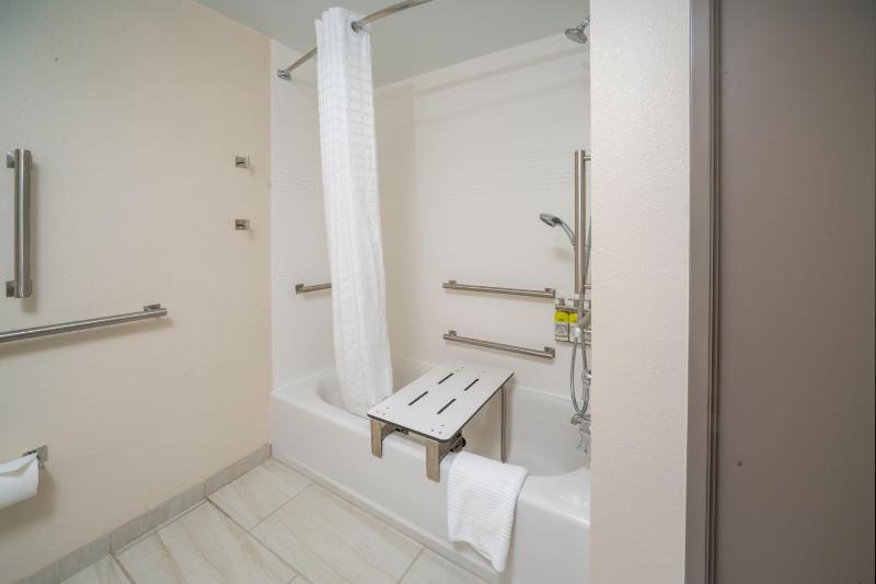 King Studio Suite - Mobility Access Tub/Non-Smoking image 2