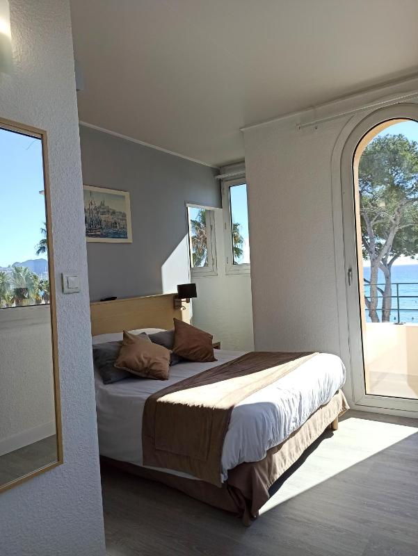 Family Room with Sea View image 1