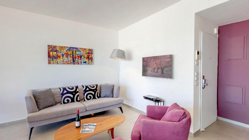 Brigth 3BR in Florentin's Complex by HolyGuest - image 2