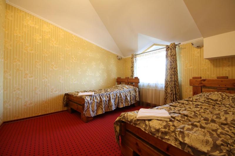 Large Twin Room image 4