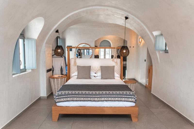 Almyra Oia Suites - Adults Only - image 12