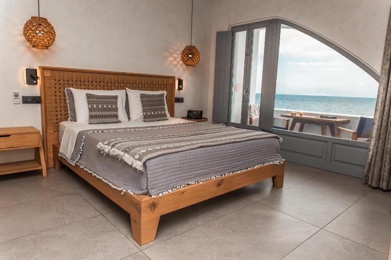 Almyra Oia Suites - Adults Only - image 9