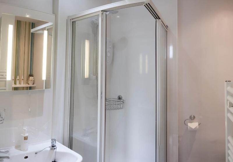 Standard Single Room with Shower image 4