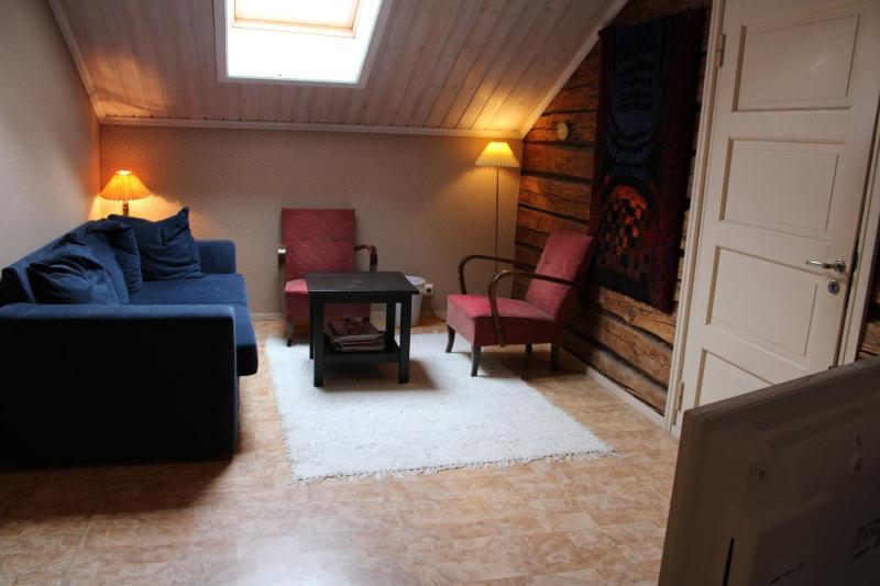 Twin Room with Shared Bathroom image 2