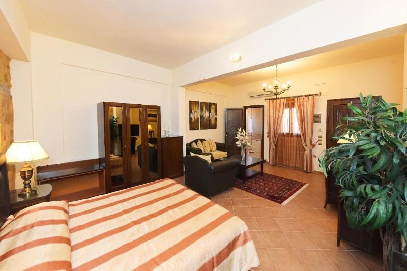Paris Hotel - image 3