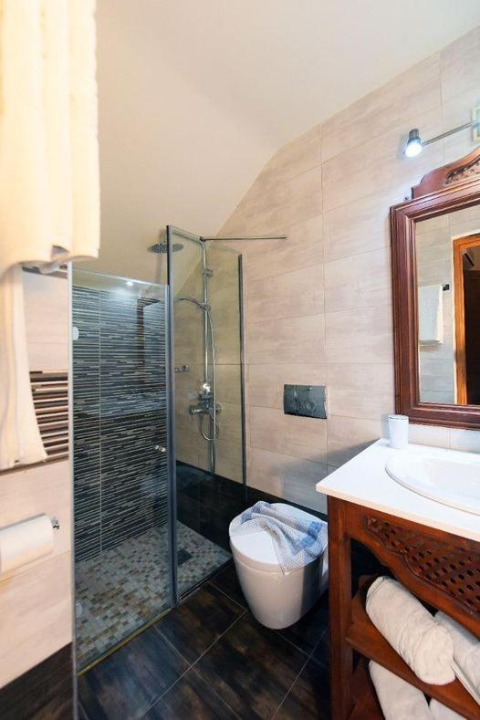 Paris Hotel - image 11