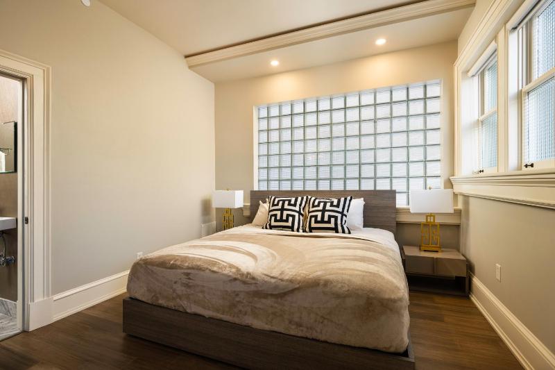 King Suite image 2