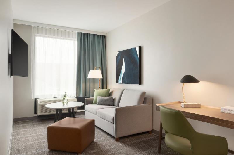 One-Bedroom King Suite with Sofa Bed image 3