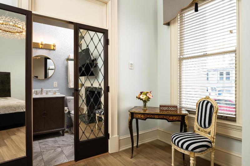 King Suite with Fireplace image 4