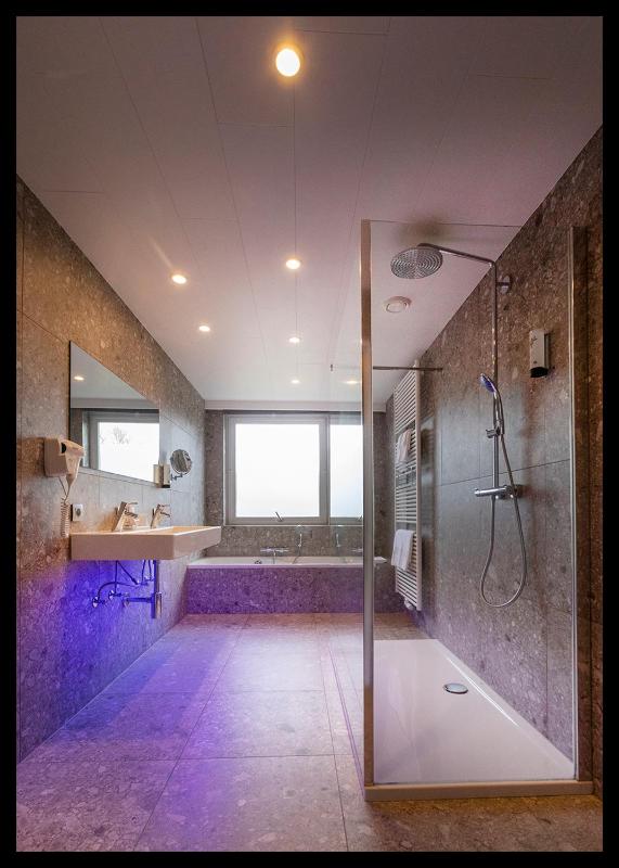 Junior Suite with Balcony image 3