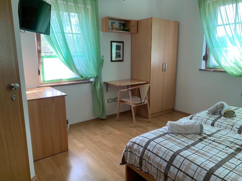 Twin Room image 1