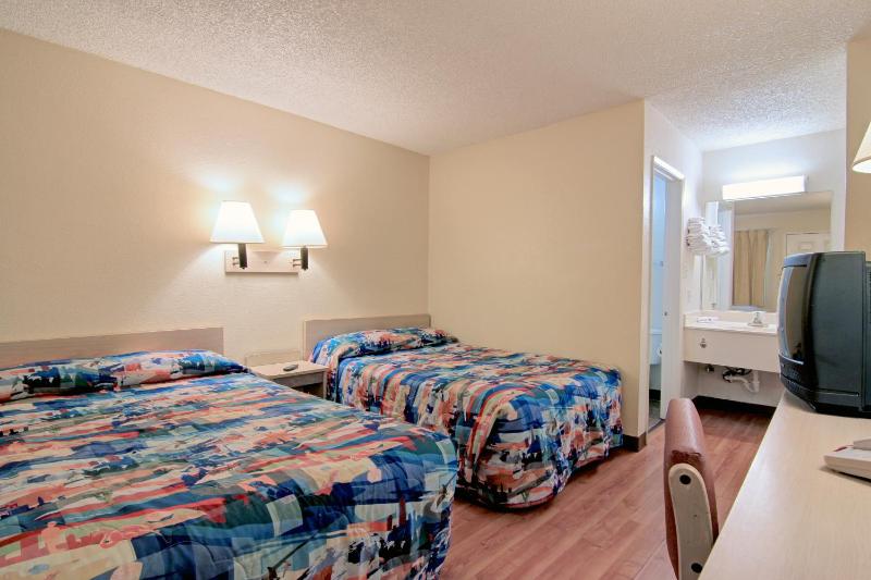 Double Room - Disability Access - Roll In Shower image 3