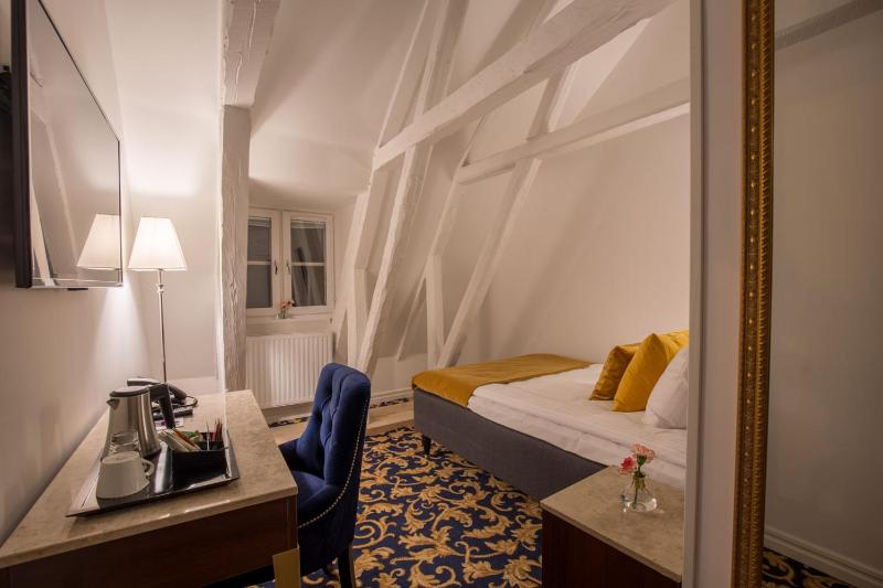 Standard Single Room image 3