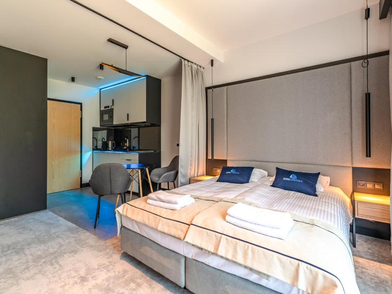 Studio Apartment with Terrace image 1