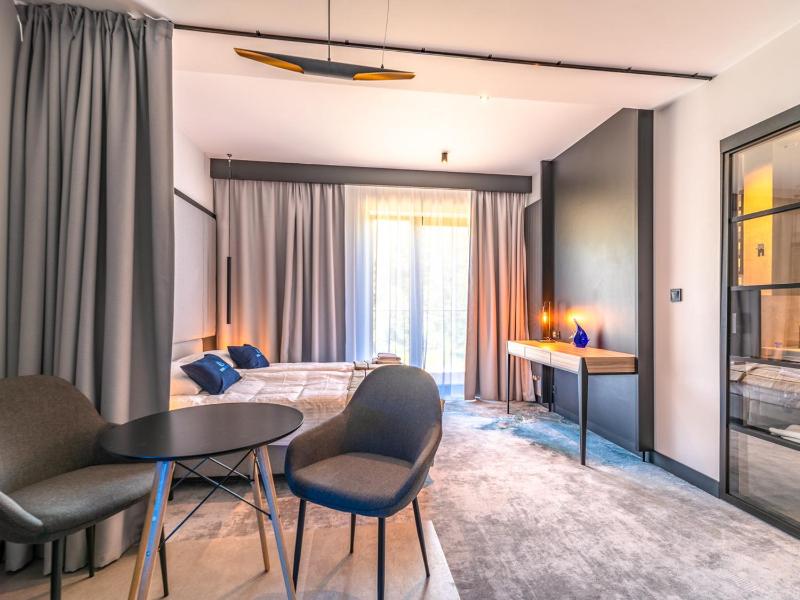 Studio Apartment with Terrace image 3