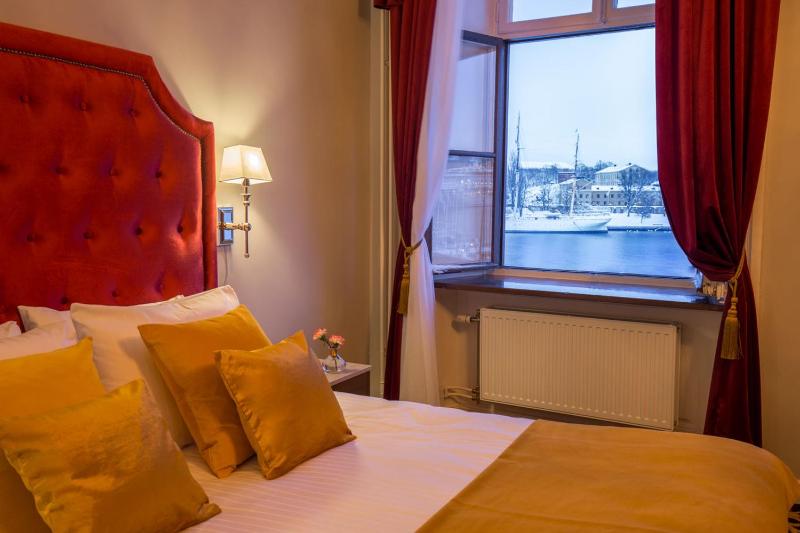 Premium King Room with Sea View image 3
