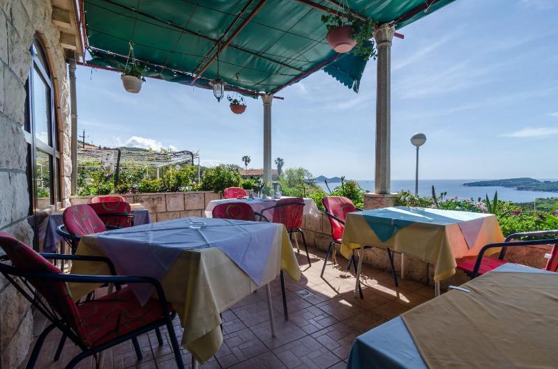 Double Room with Balcony and Sea View image 3