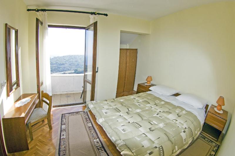 Double Room with Garden View image 4