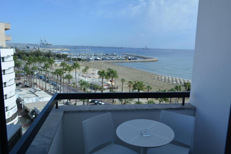 Les Palmiers Sunorama Beach Apartments - image 6