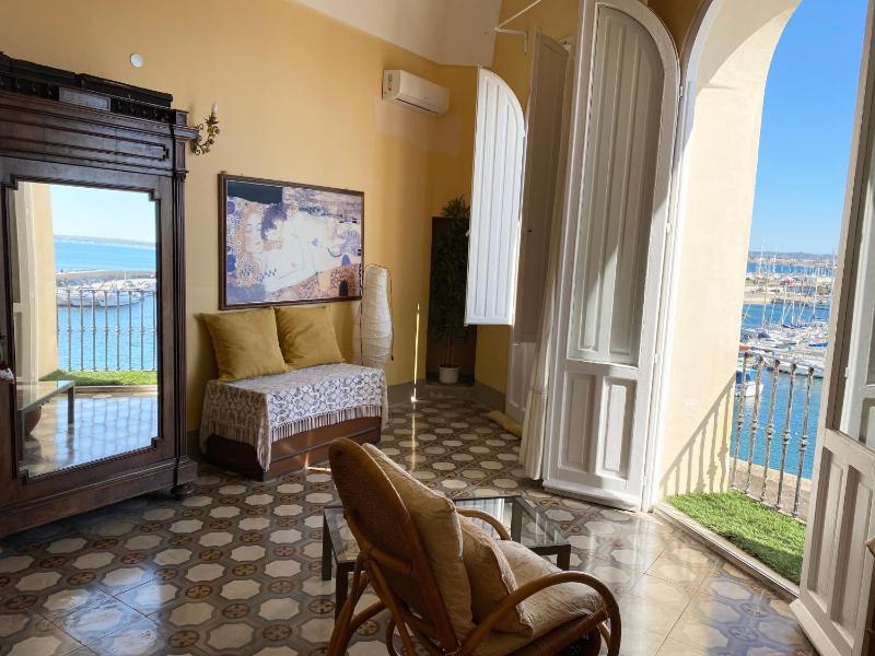 Superior Triple Room with Sea View image 1