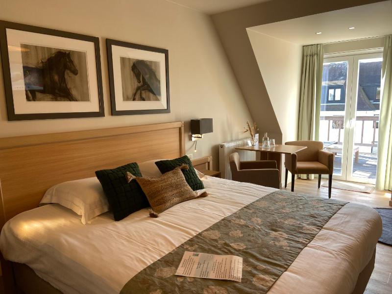 Double Room with Balcony image 1