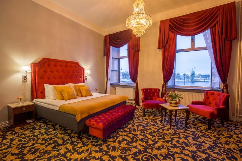 Premium King Room with Sea View image 2
