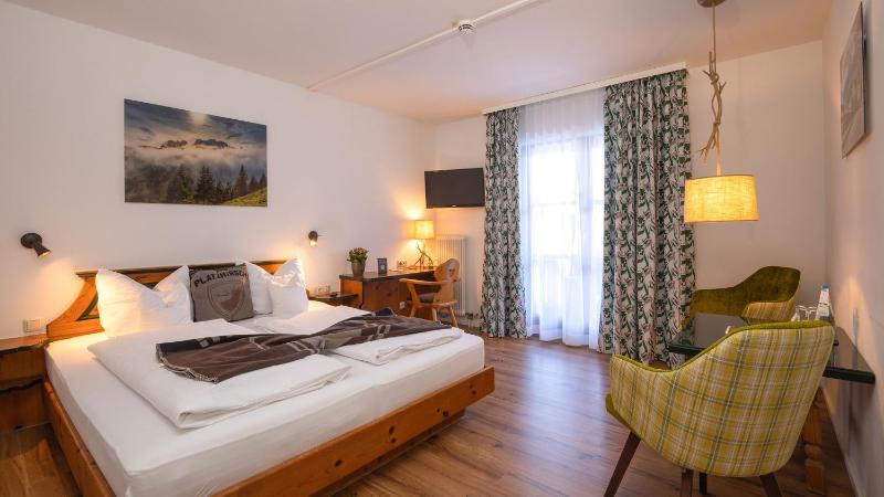 Standard Double Room image 3