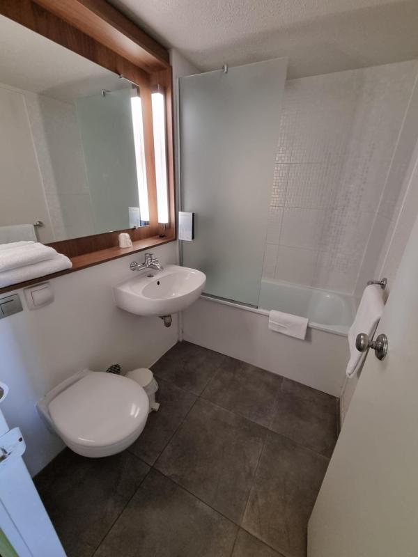 Standard Room - 2 Single Beds image 4