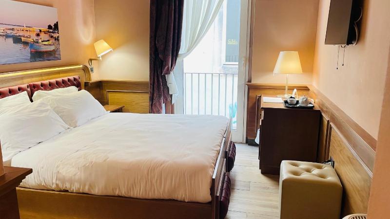 Smart Double Room image 3